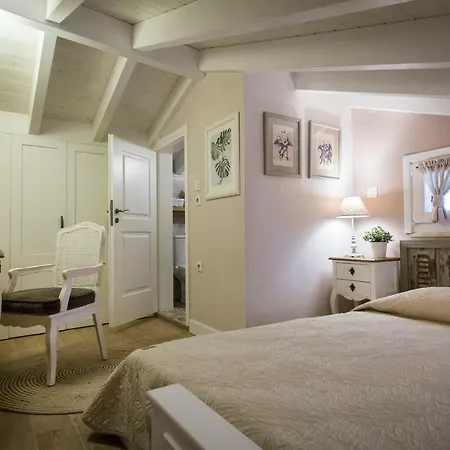 Lianelia Boutique Argyrades